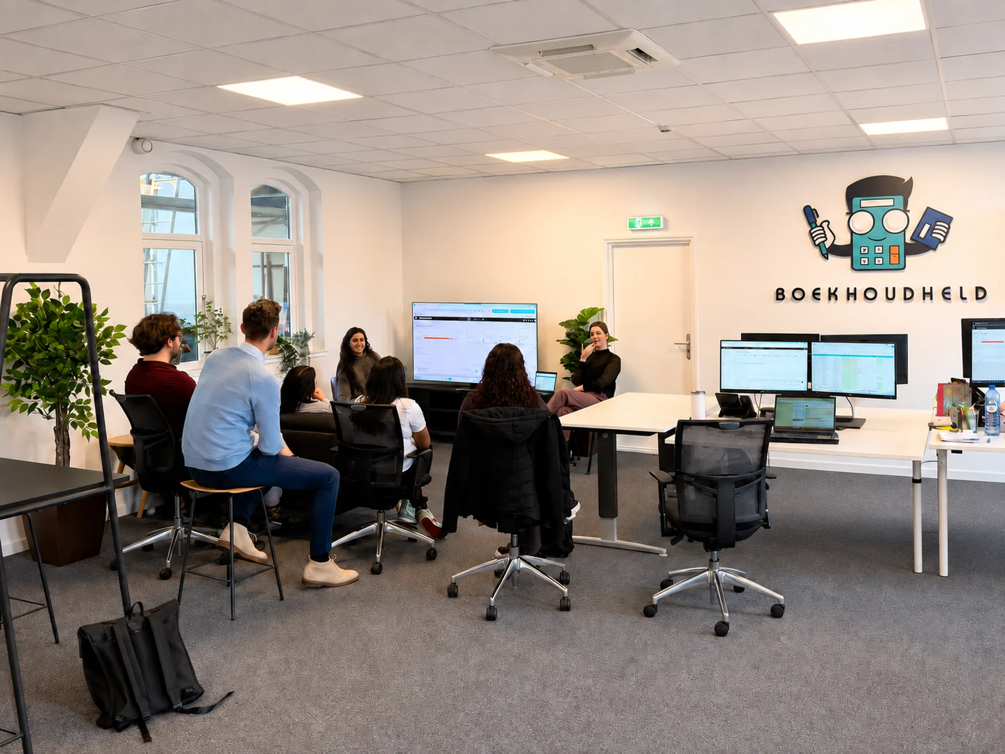 Het team van Boekhoudheld aan het werk op kantoor in Rotterdam